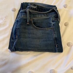 Universal Thread skinny jeans size 6/28s